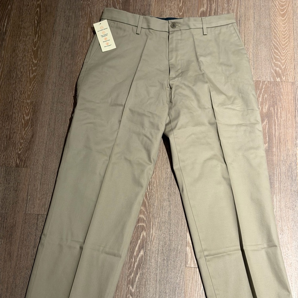 Dockers Men's Khaki Chinos